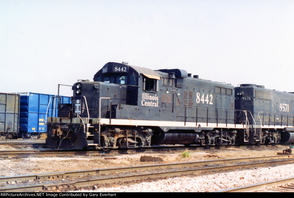 IC GP10 #8442 - Illinois Central